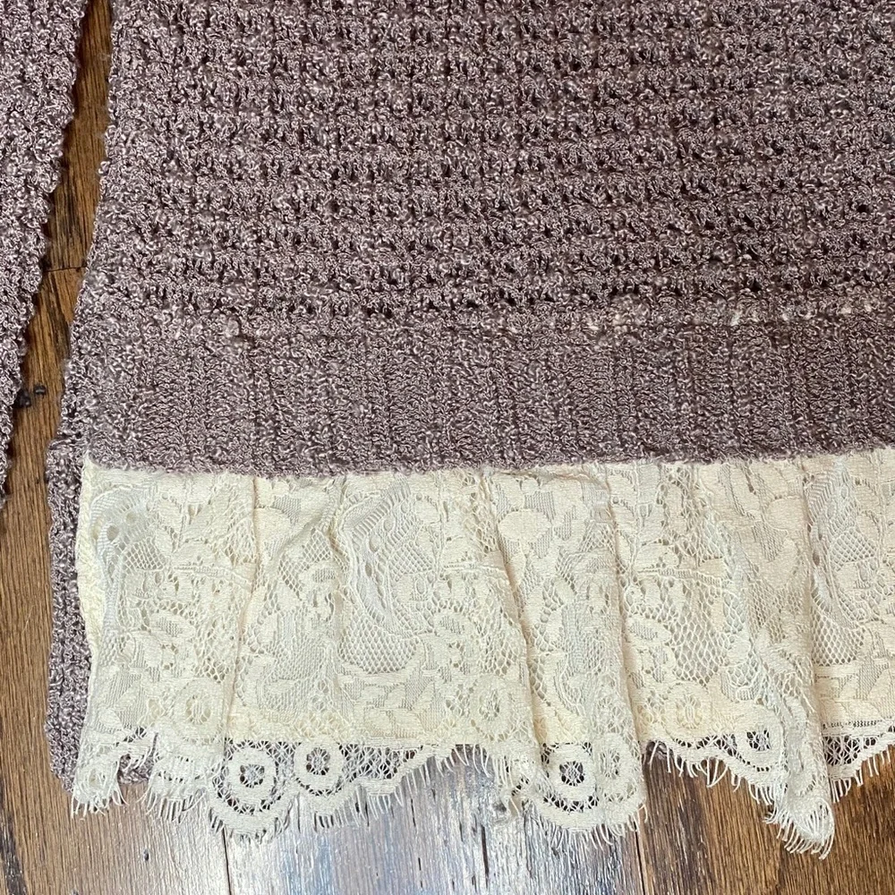 Altar’d state purple lace trimmed sweater size S - Picture 4 of 4